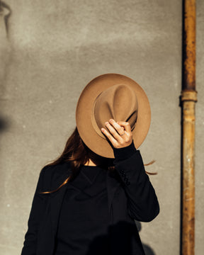 Hattehylde Fedora Jonathan Mørk Beige